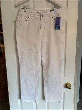 NWT DENVER HAYES Curvy Fit, Cropped Jeans 🌟Bundle and Save - 2 items for $30🌟